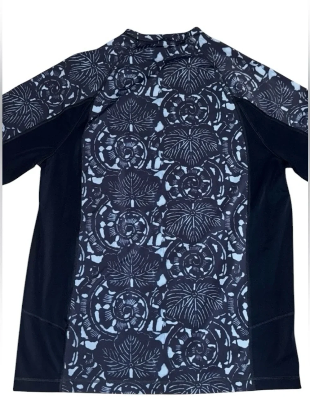 Lands’ End Men’s Blue Floral Rash Guard Swim Shirt Size Large 42-44